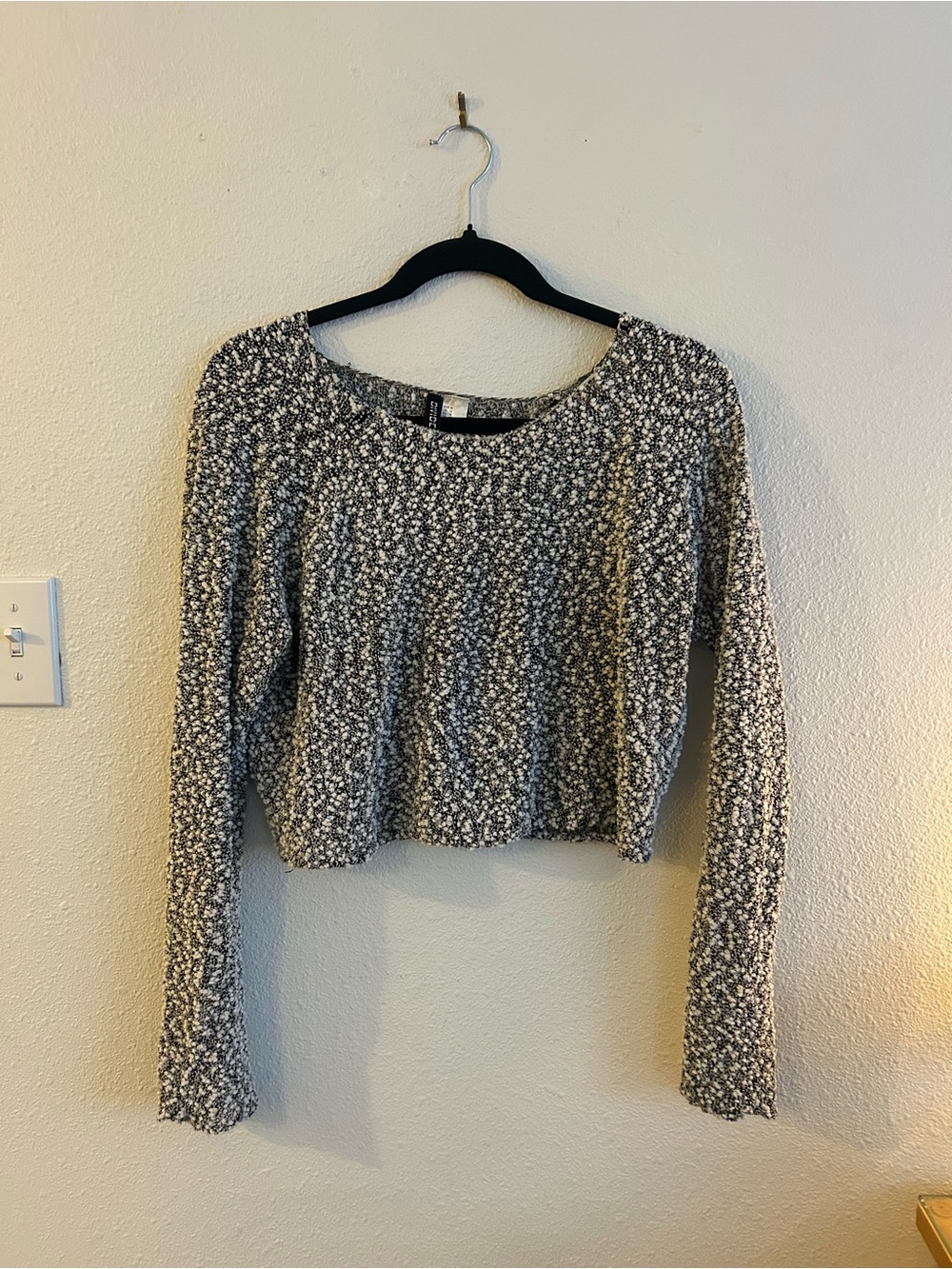 H&M Black and White Floral Long-Sleeve Cropped Top